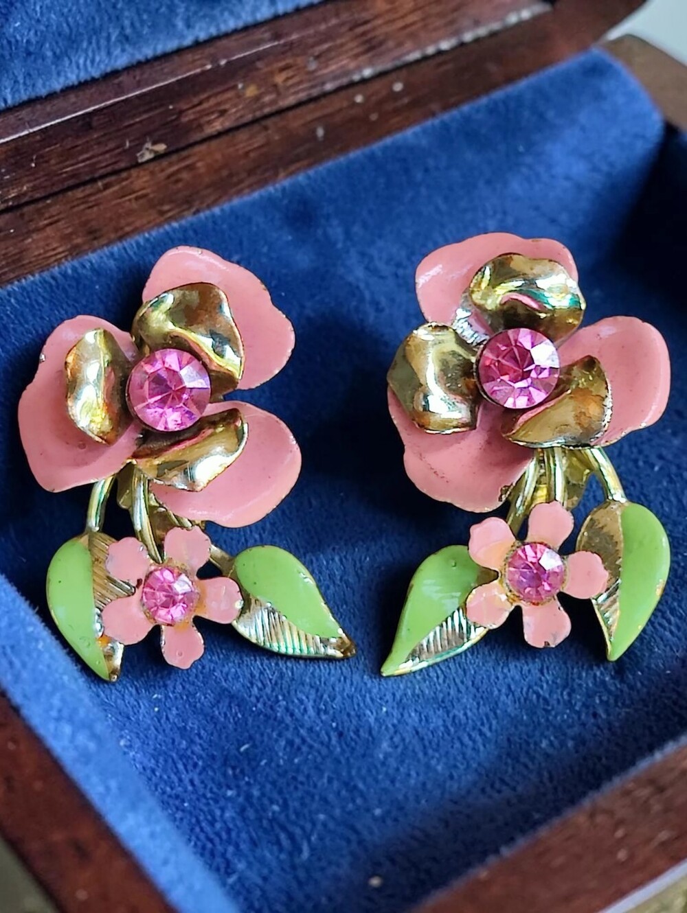 Gorgeous Vintage Pink Flower Earrings - Picture 1 of 3